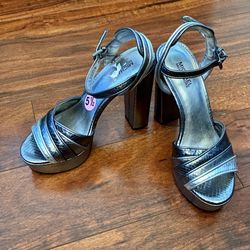 Brand NEW MICHAEL KORS Size 5.5