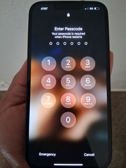 iPhone 16e (Screen Locked)