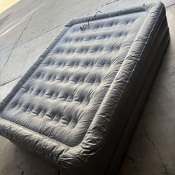 Automatic inflatable double bed