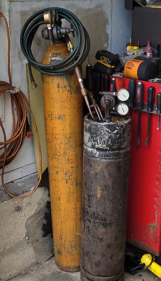 2 EMPTY ACETYLENE TANKS W/TORCHES