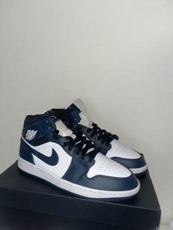 Air Jordan 1 Mid w/ Box   Size 10