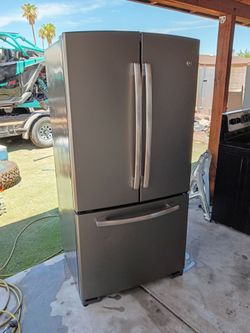 GE Gray Matte Refrigerator 32 " 3/4 Width