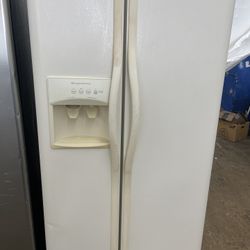 Frigidaire Side by Side Refrigerator! 68.25” H x 32 5/8” W! 30-Day Warranty! Delivery Available 