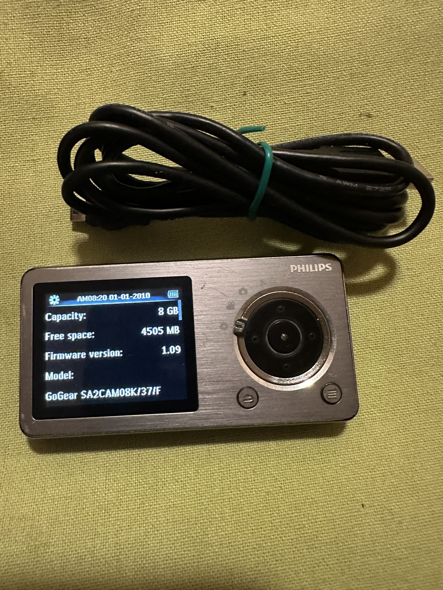 Philips GoGear Cam SA2CAM08K/37/F- 2in Color Display 8GB MP3-Camera-Video Player