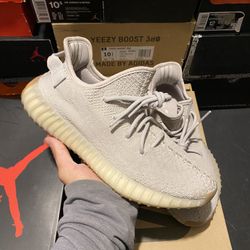 Adidas Yeezy 350 Sesame size 9 VNDS