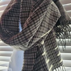 $10.00 - 84" Steve Madden Winter Scarf Or Shawl - Reverses To (2) Patterns!  Like New Condition!