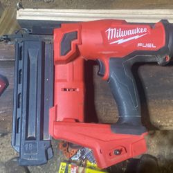 Milwaukee 18 Gauge Brad Nailer