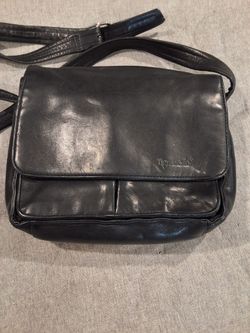 Small Tignanello Genuine Leather Purse