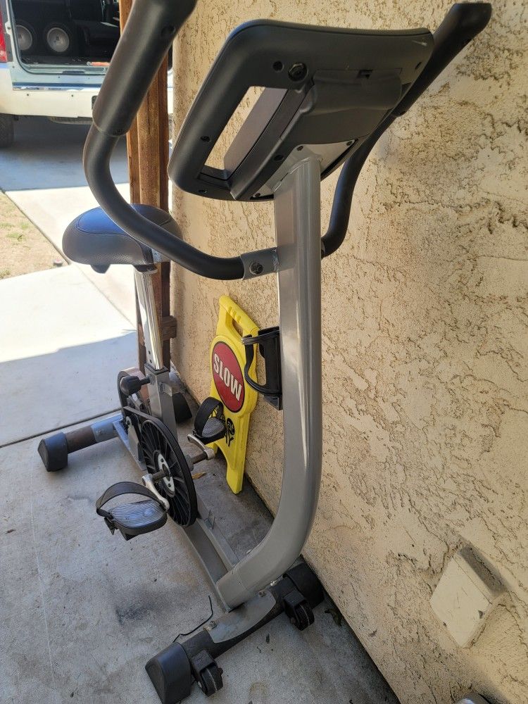 Excerise bike with working panel and games