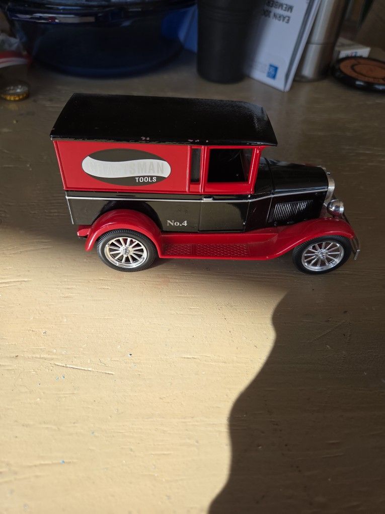 CRAFTSMAN PGGY BANK WITH KEY