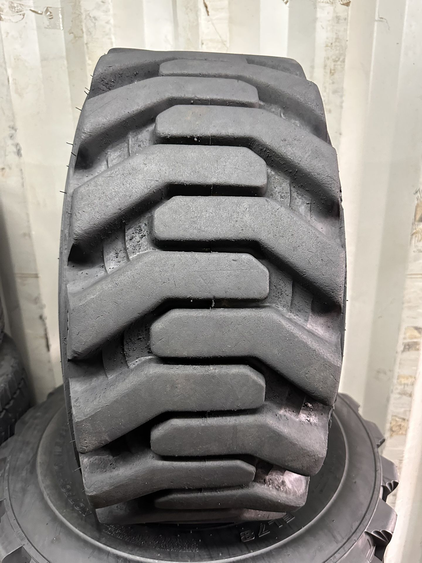 12-16.5 Tractor Tire , Bobcat Tire , Skip Loader Tire
