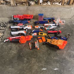 16 Nerf Guns +Bullets 