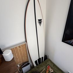 TOMO Surfboard. 6’4 Quad Fins