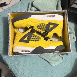 Jordan 4 Lightning 