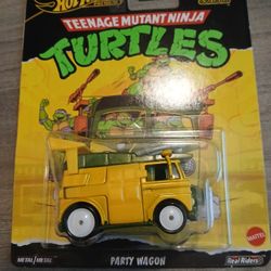 Hot Wheels Premium Pop Culture Teenage Mutant Ninja Turtles Party Wagon