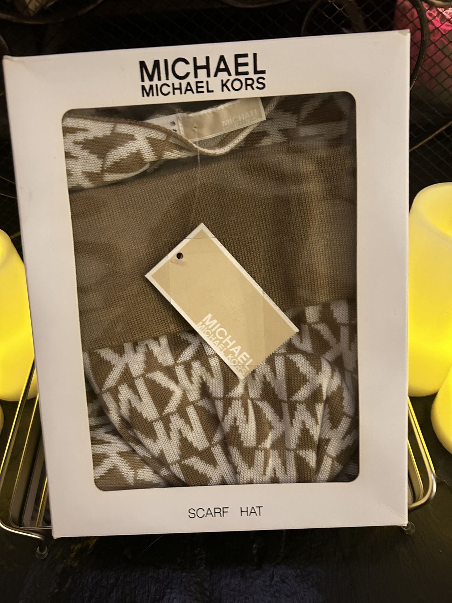 Michael Kors  Set of hat and scarf