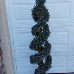 Artficial  Topiary Tree