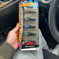 2024 Hot Wheels 5 Pack Formula 1: McLAREN, ALPINE, RED BULL, SAUBER, HAAS JBJ78