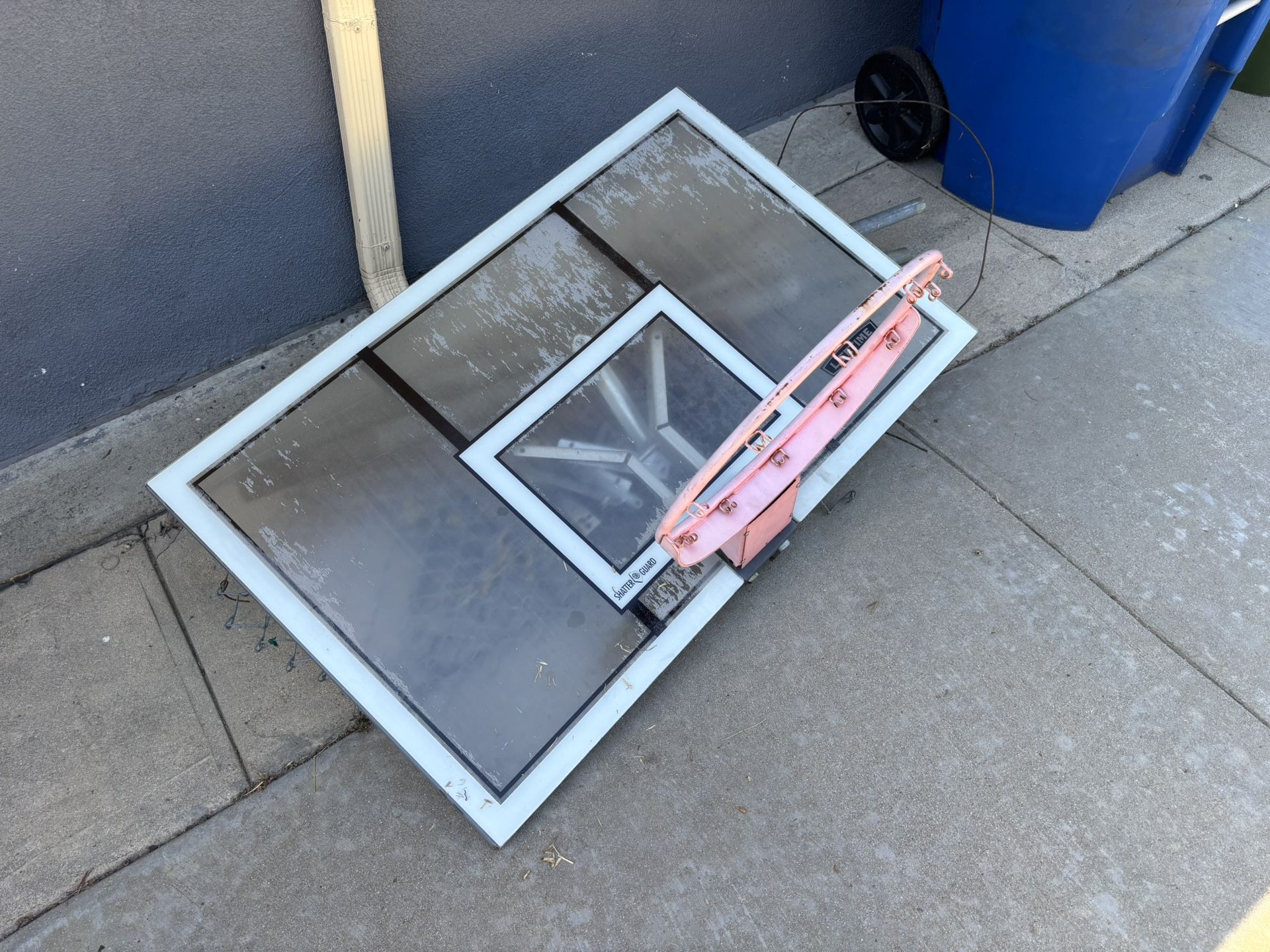 FREE BASKETBALL HOOP