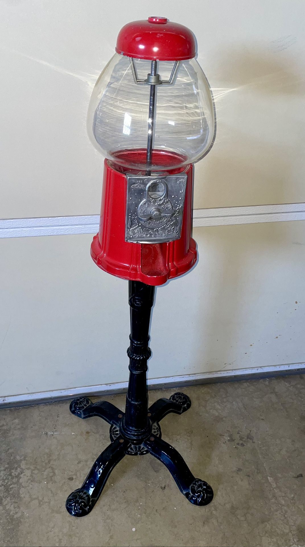 Carousel King Size 1985 Antique Gumball Machine W/Stand