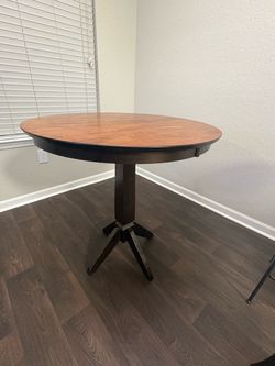 Round Pedestal Dining Table
