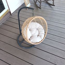 Swinging Pet/Cat Woven Bamboo Egg Chair With Metal Frame