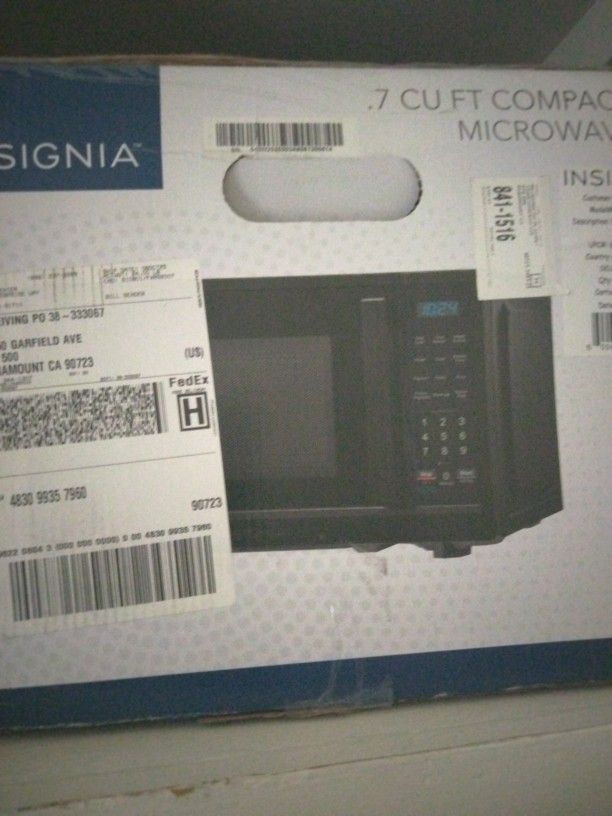 Insignia Microwave In Box Unopened