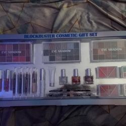 UNUSED MAKEUP KIT 