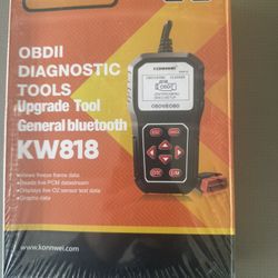 The KONNWEi KW818 (also styled as KONNWEI KW818) is a compact, handheld OBDII/EOBD diagnostic scanner designed for DIY car owners, mechanics, and anyo