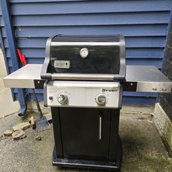 Weber Spirit E-210 Propane Grill with Cover - Great Condition