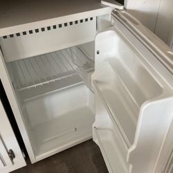 Mini Fridge 