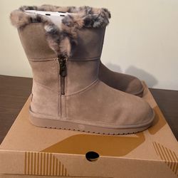 New Women’s Snow Boots Size 9