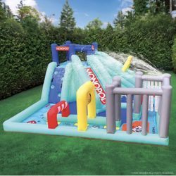 Hasbro Monopoly Splash Game – Mega Bouncer Inflatable Water Park – The Ultimate Summer Game for Kids, 2-4 players
