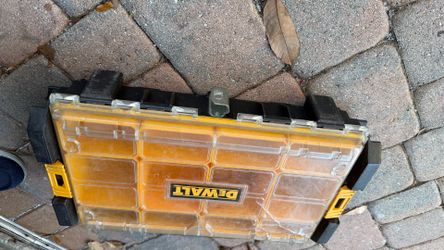 DeWalt small part box 1.0