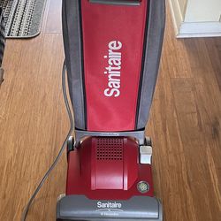 SANITAIRE BY ELECTROLUX SC 9050 UPRIGHT VACUUM CLEANER.