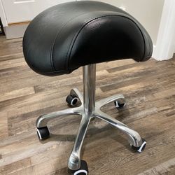 Saddle Stool With Wheels 