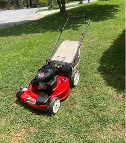 Toro self propelled lawnmower with bagger