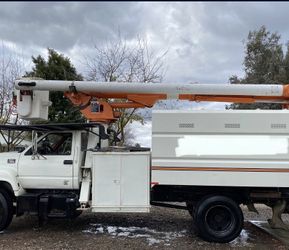 1999  Gas Boom Truck 