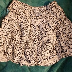Black And White Flowered Short Skirt