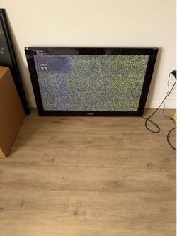 Samsung Flat Screen TV with wall mount