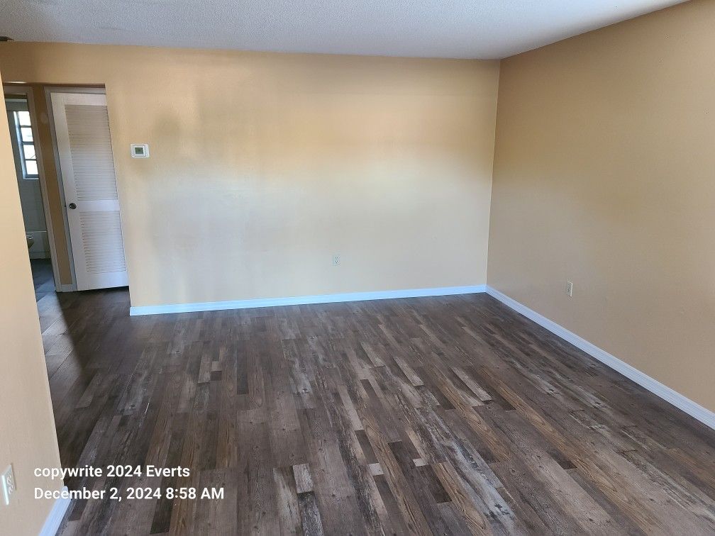 Large one bedroom Condo lake front
