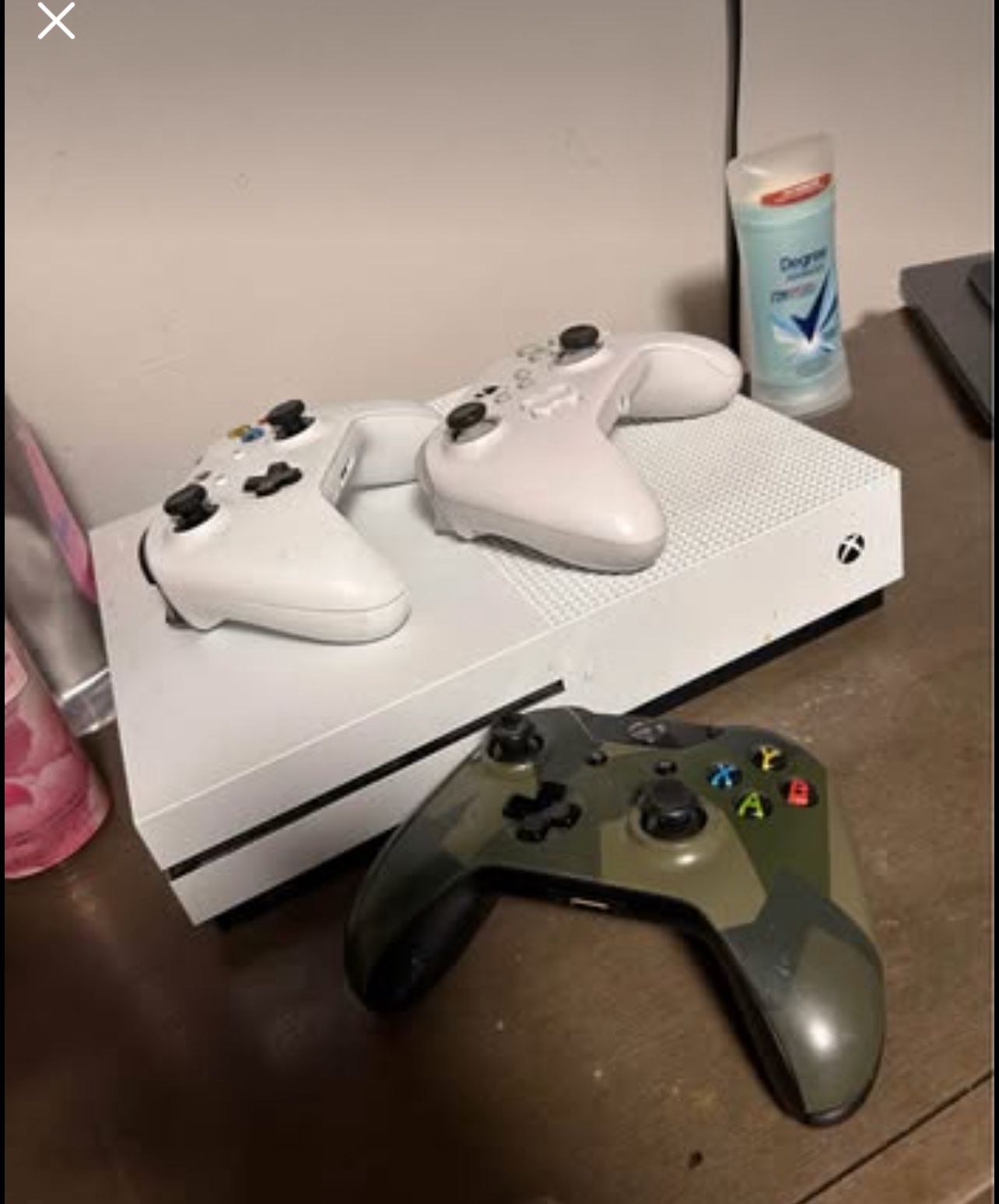 Xbox one S with 4 controllers and call of duty advance warfare
