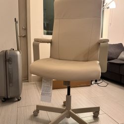 Cream Swivel Office Chair with Wheels