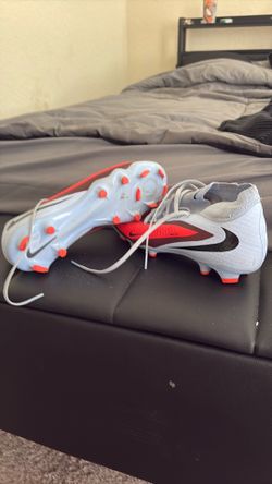 Soccer cleats