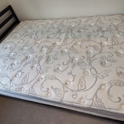 Serta Queen Matteress for Sale