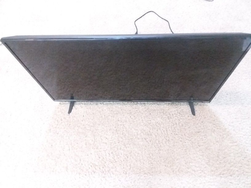 Vizio TV 38 Inch Very Nice