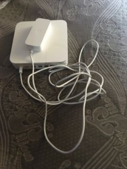 Apple Airport Extreme Wifi router