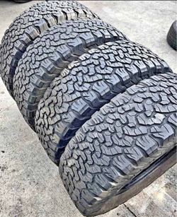 275 70 18 vendo un set de llantas usadas en excelente condición marca BFGOODRICH