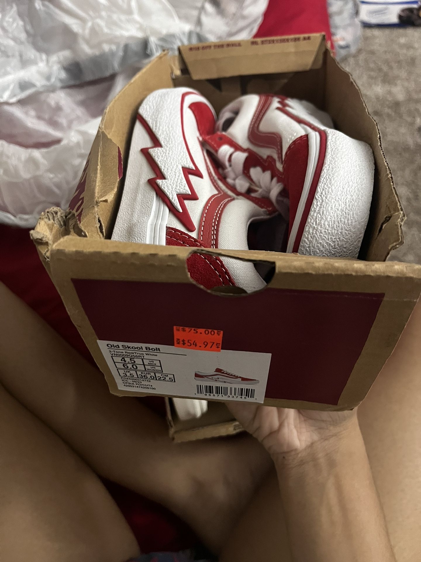 4 Pairs Of Vans BRAND NEW NEVER WORN(OBO)