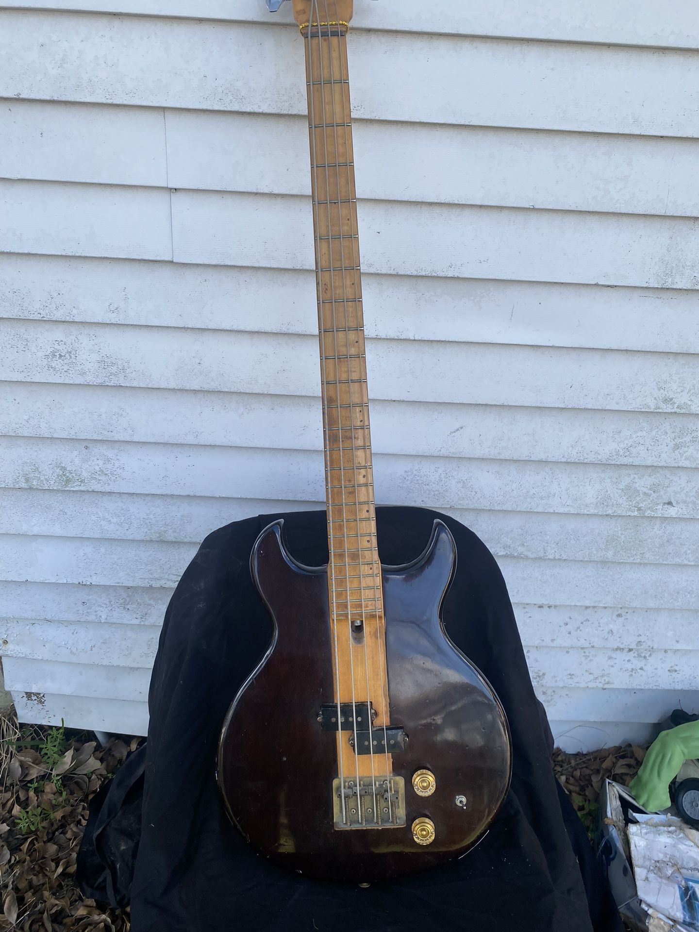 Vintage 1970’S. SD Curlee bass made USA